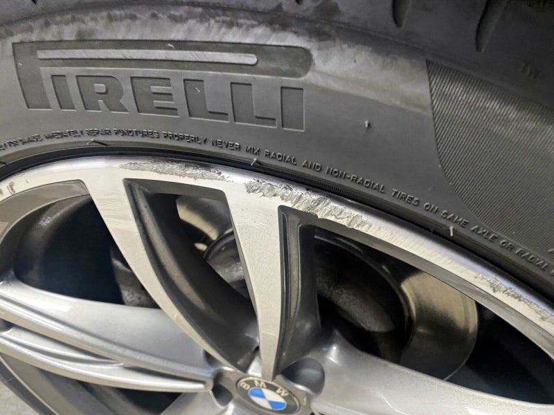 BMW 6GT 620d 647M 휠수리 후 블랙유광 휠도색 + 블루 캘리퍼 도색 : 네이버 블로그