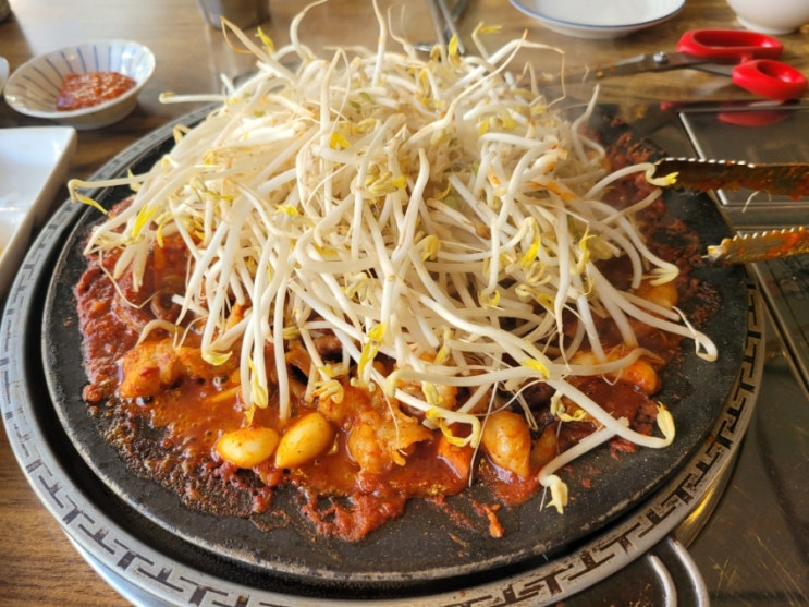  날치알 듬뿍 담아주는 위례쭈꾸미 쭈삼 먹방
