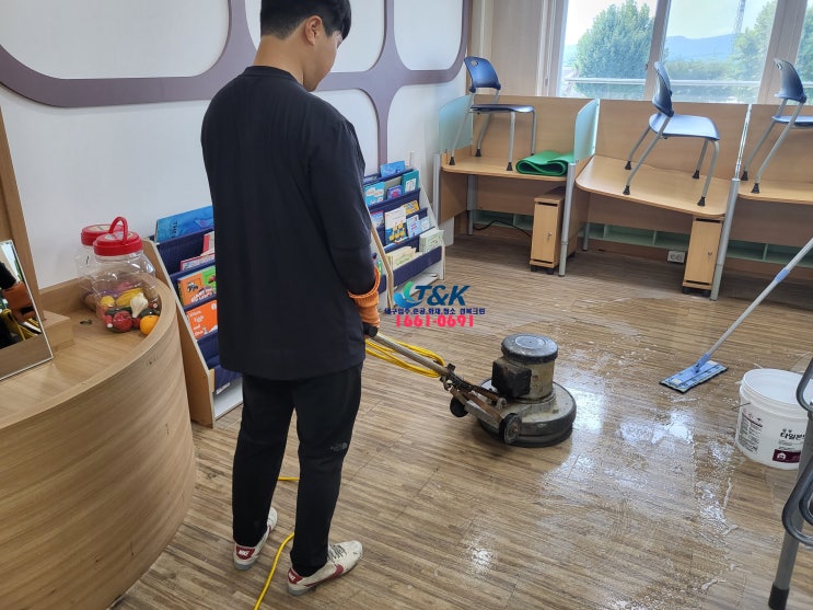  대구청소업체 바닥 광택 및 초등학교 대청소