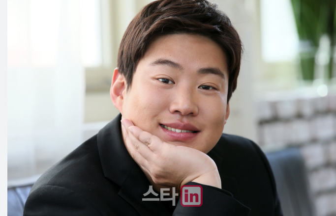 마스크걸 안재홍 왜 잘생긴 연옌인 척함? 님은 원빈 정우성 같은 쓰임의 배우가 아닙니다 마스크걸 안재홍 왜 잘생긴 연옌인 척함? 님은 원빈 정우성 같은 쓰임의 배우가 아닙니다