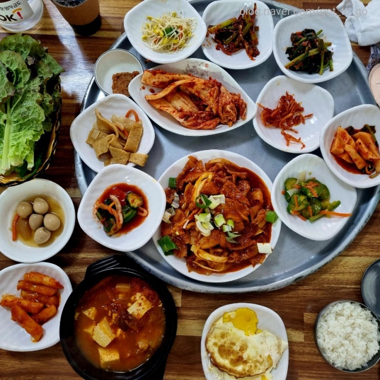  맛있는 한식 한상 상무지구" 행복식당"