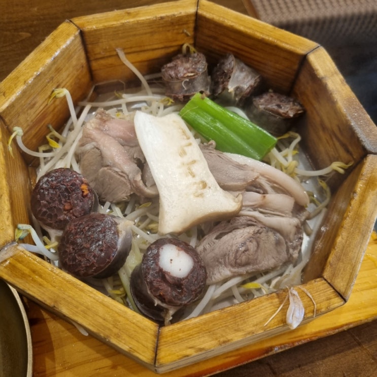[잠실/석촌호수] 유명한데는 이유가 있다. 점심에도 웨이팅있는 순대국밥맛집 "청와옥"