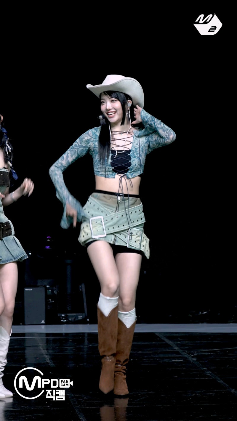 LE SSERAFIM Hong Eunchae Phone Wallpaper - UNFORGIVEN Fancam