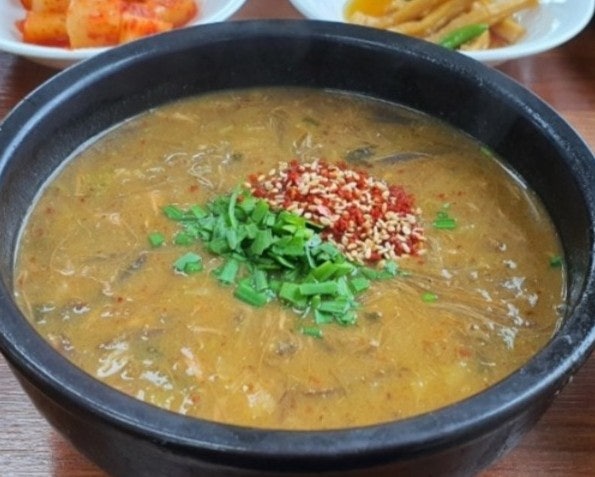  현지인도 즐겨찾는 제주 중문 아침식사 맛집 3곳 (중문 향토오일시장 앞 한라국수의 고기국수 외)