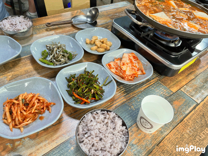  [역삼동 백반] 넘나 소중한 서울에서의 한끼 식사. 해장으로도 굿! 강남 노포 백반맛집 둥지식당 점심시간에 꽁치김치찌개 먹은 후기