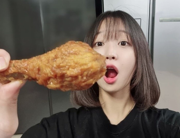 "시국이 시국인데 개념 장착" 쯔양 먹방, 별안간 '악플' 쏟아진 이유 "시국이 시국인데 개념 장착" 쯔양 먹방, 별안간 '악플' 쏟아진 이유