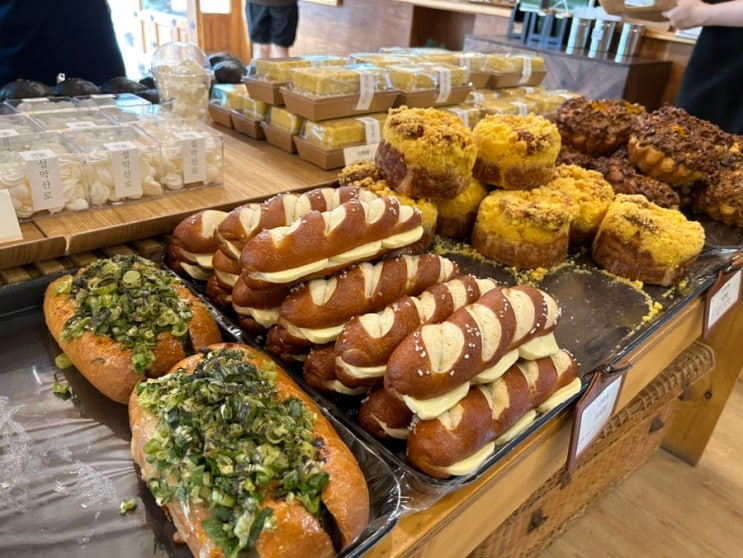 속초 카페 설악산로 :: 다양한 빵들과 한옥 감성이 마음에 들었던 베이커리카페