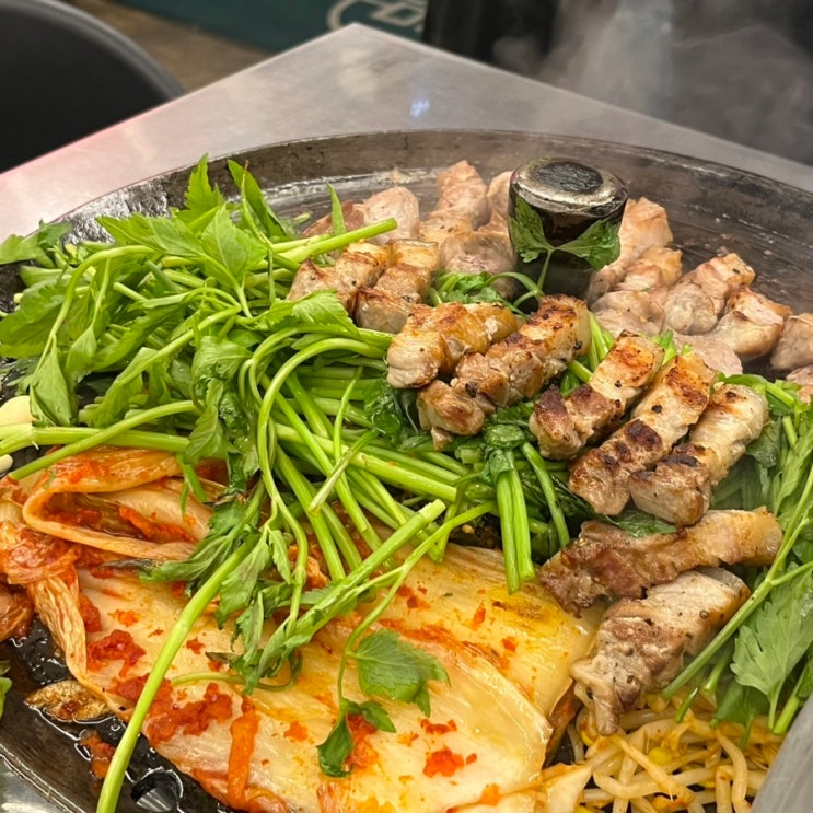  김포 구래에 요즘 핫플 다 모았다! 솥뚜껑삼겹살맛집 '목구멍'과 맛있는 후식 '고망고' 내돈내산 후기!