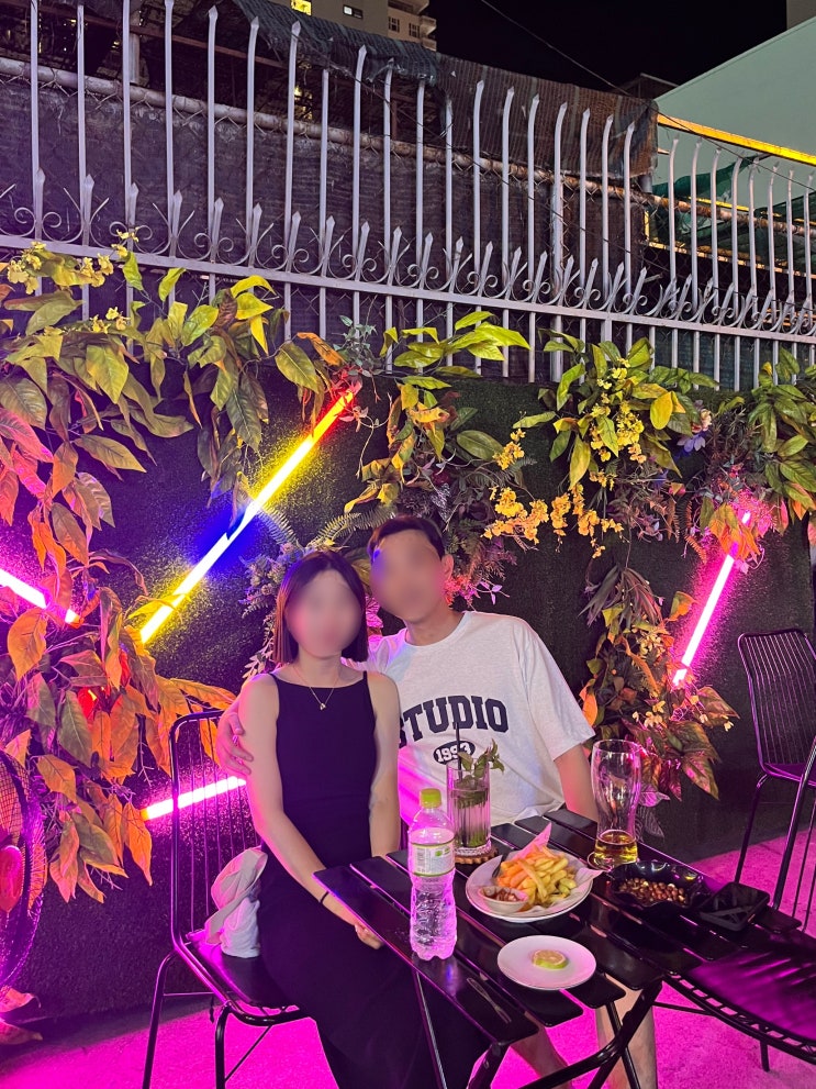  나트랑 시내 술집 · 펍 밤에 갈만한 곳 : 해피비치클럽, 얼라이브펍