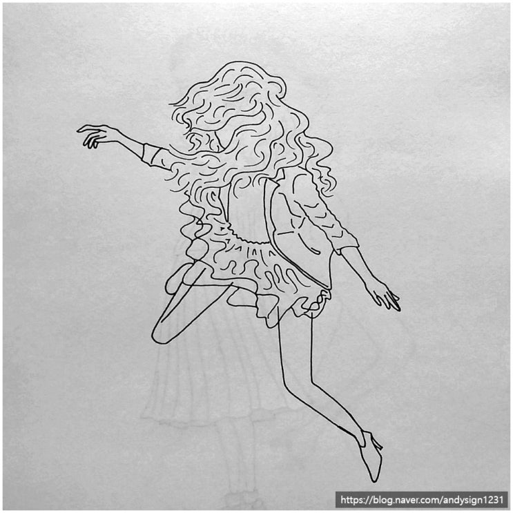 하늘에 뜬 여성과 공중을 비행하는 여인의 모습을 펜을 사용하여 그린 인물화 그림 그리기
