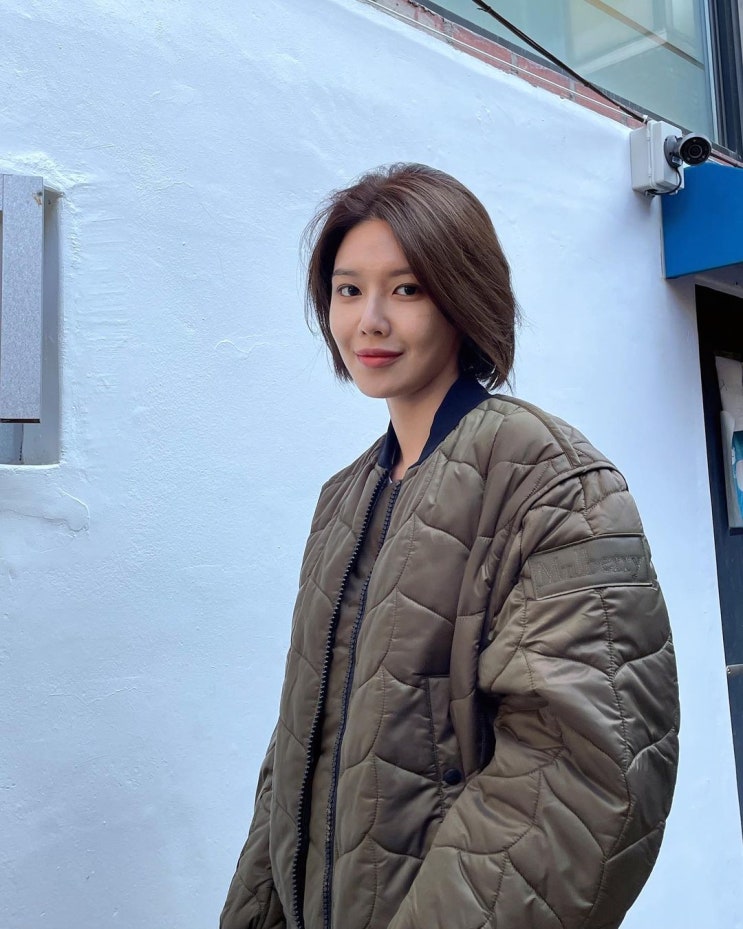  재활용 나일론 소재로 지속 가능한 패션을 돕는 멀버리 퀼팅 누빔 자켓 가을 코디 w. 수영