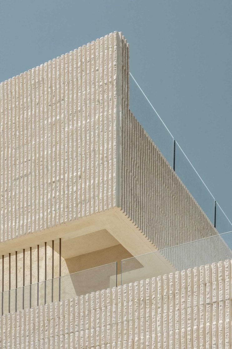 [주거공간]단독수영장을 가진 콘크리트 마감 3층 단독주택 인테리어 디자인
