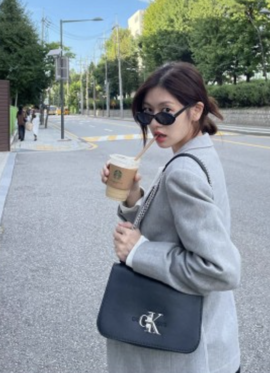 정소민 패션: 도시의 빛나는 별, 코디, 안경 그리고 선글라스