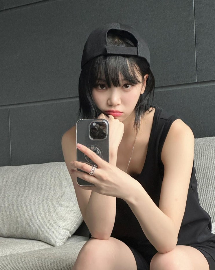  나이키 드로우는 힘들어 크림 인기신발로 스우시 반대인 에어조던 1 x 트래비스캇 운동화 w. 김채원