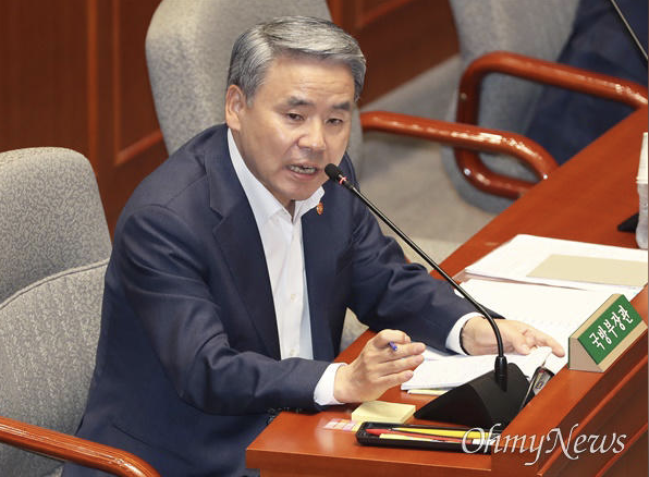 부하가 말하는 것이 "전부 허위"라고 진술하는 <b>이종섭</b> 국방부<b>장관</b>