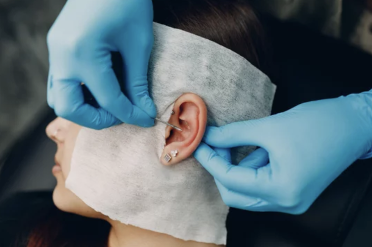 귀 피어싱: 연골과 귓볼 각 위치별 관리 및 염증 해결하기
