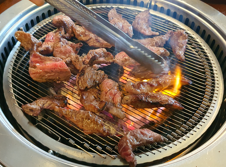  청담고깃집 맛집, 돼지고기 가격에 소고기를? 흑우정 후기