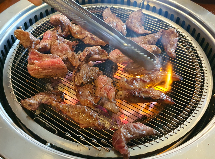 청담고깃집 맛집, 돼지고기 가격에 소고기를? 흑우정 후기