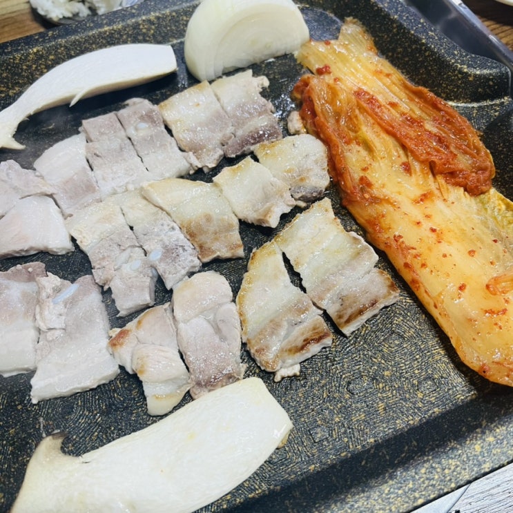 동인천 삼겹살 맛집이라 쓰고 김치 맛집이라 읽는 “묵은지돼지방”