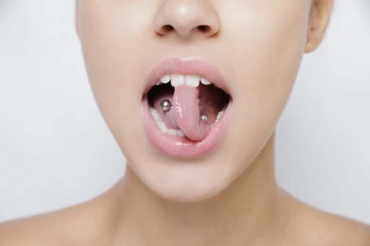  혀피어싱의 세계로: 염증, 키스, 후기의 깊은 매력에 빠져보다
