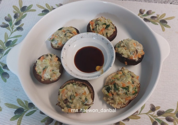 버섯 요리: 만두소 품은 표고버섯 찜 버섯 요리: 만두소 품은 표고버섯 찜
