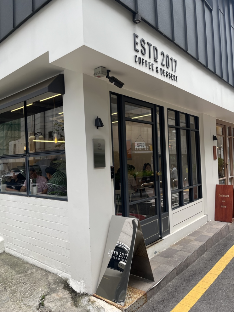  종로 출근길 카페 estd 2017 커피가 맛있는 아담한 카페/커피 잘 안먹는 내가 먹는 메뉴는?