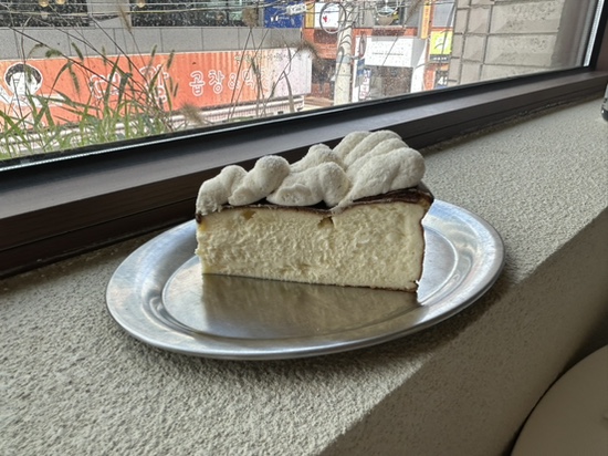  크레뮤러빙클럽 - 잠실 송리단길 디저트 케이크 맛집