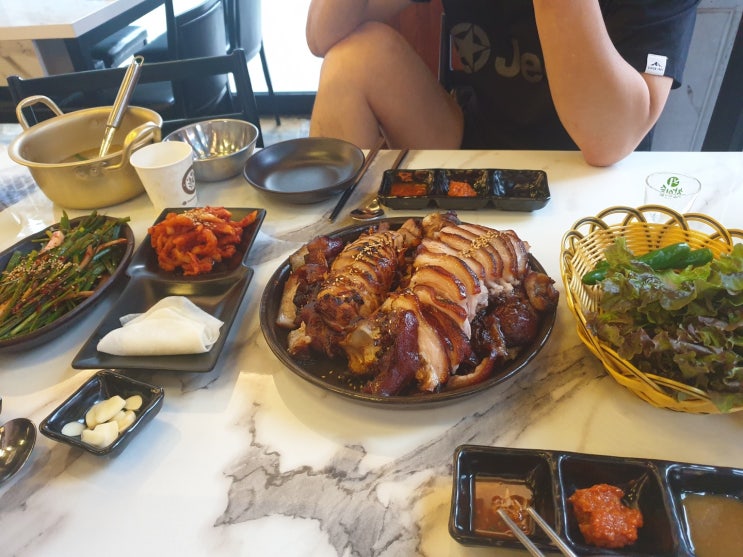  [ 민락2지구 호랭이족발 ] 숯향이 가득한 호랭이족발에서 족발잡고 뜯어보아요