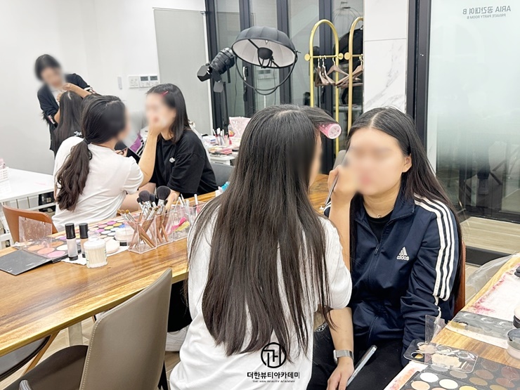  메이크업 국가자격증 취득하고 특수분장사의 꿈 함께 도전하기 !