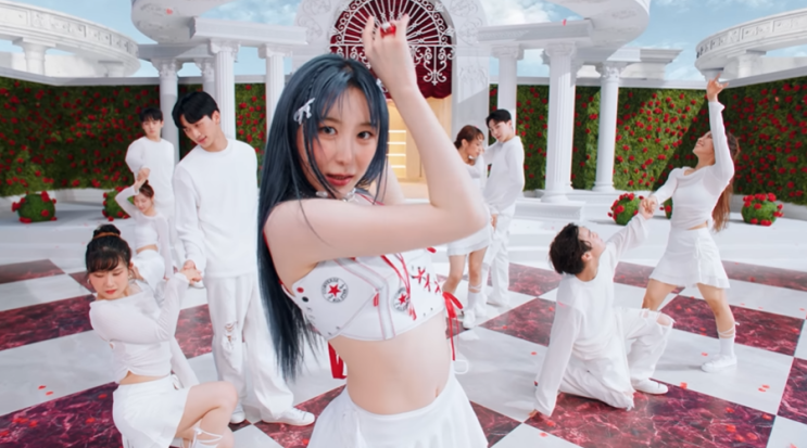  이채연 렛츠댄스 (LET'S DANCE) (뮤비, 가사, 노래듣기, 작사, 작곡, 편곡), 제대로 신이나는 싱글 1집 타이틀곡