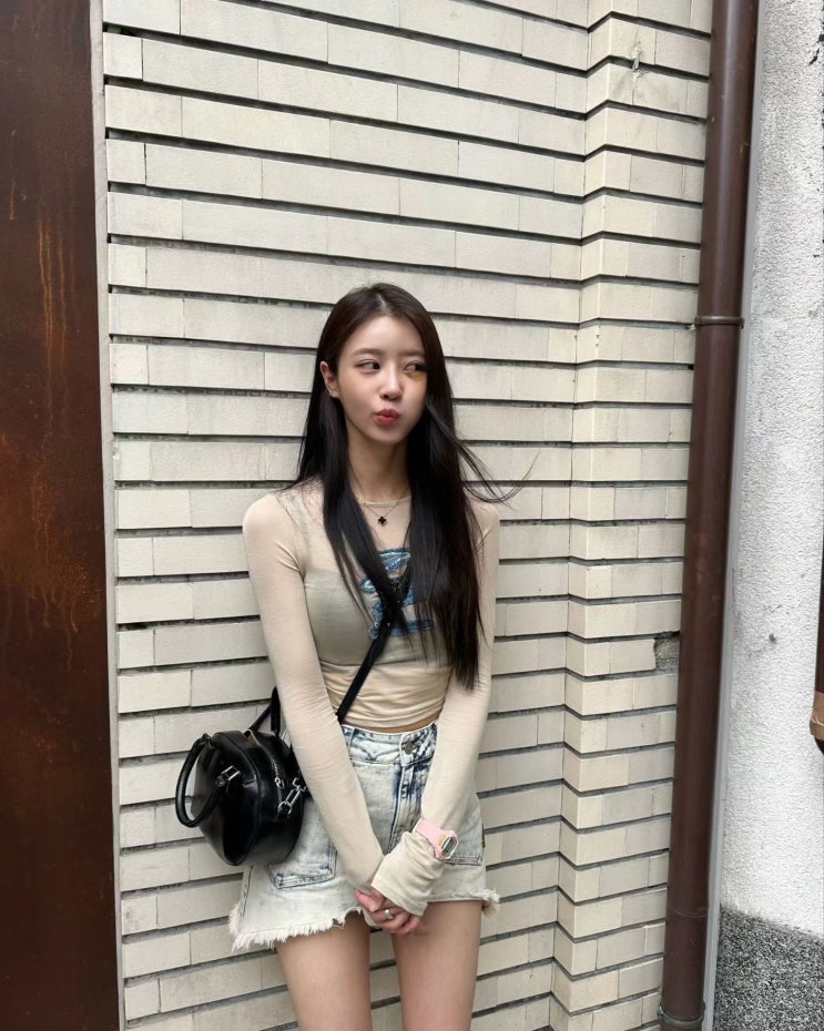 이미주 일본 공항패션부터 여행룩까지 미우미우 볼캡 & NOTAWEAR 롱슬리브 긴팔티 이미주 일본 공항패션부터 여행룩까지 미우미우 볼캡 & NOTAWEAR 롱슬리브 긴팔티