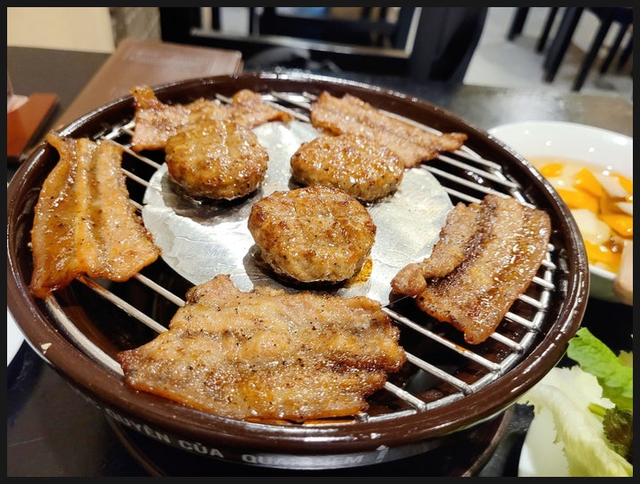  하노이 호안끼엠 호수 걷기 / CNN 선정 맛집 꽌넴 Quan nem