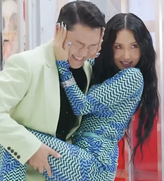 라디오스타 마마무 화사! 싸이 소속사 피네이션 한솥밥 사업가 남자친구는 누구? 프로필