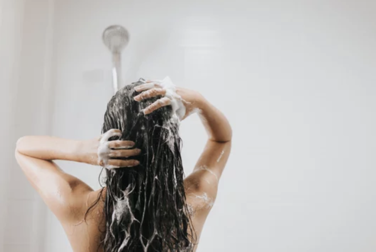  자연의 힘으로 살리는 머릿결: 아보카도, 코코넛오일, 바나나 천연 헤어팩