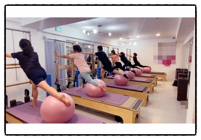  {대전목동필라테스전문_ E끌림필라테스}짐볼 응용하여 밸런스로 몸의 균형을 찾는 스프링타워필라테스