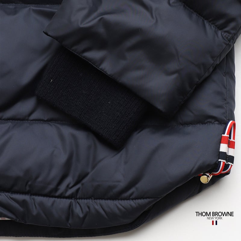 톰브라운 23FW MATTE 나일론 4바 스트라이프 후드 패딩 NV