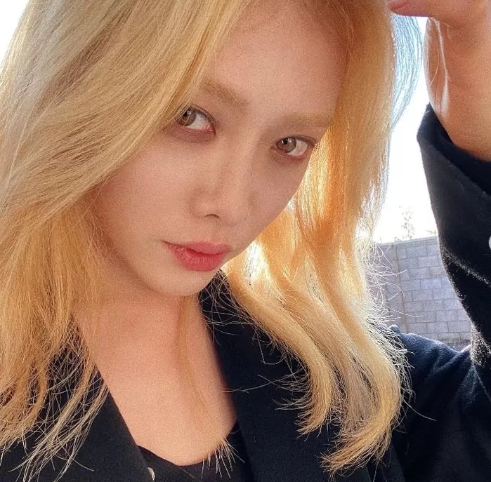 '학폭 일진설' 전면 부인한 김히어라, 자신이 SNS에 다급히 올린 글 '학폭 일진설' 전면 부인한 김히어라, 자신이 SNS에 다급히 올린 글