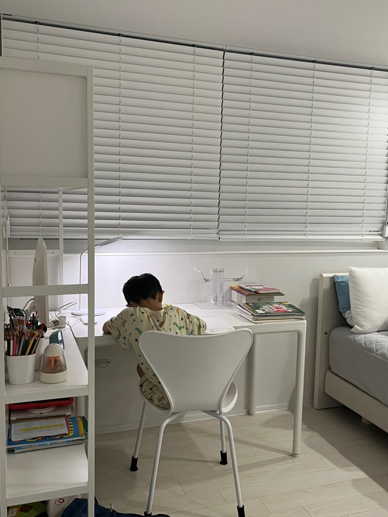 초등학생 책상 두닷 콰트로 에어 노트북 책상 세트 추천해요