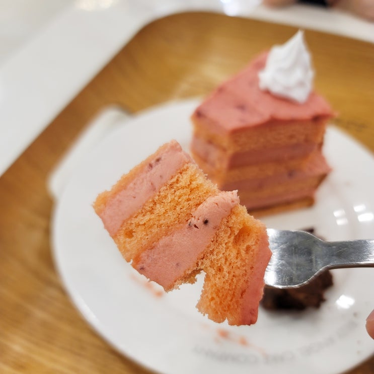 여의도 카페 빌리엔젤 핑크 베리 케이크
