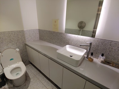 Reu Saiteu Restroom — photo 2