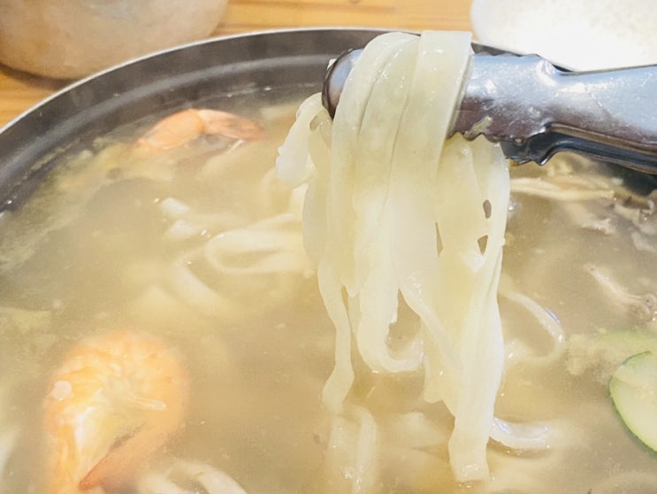  인천 서구 불로동 멸치육수 맛이 진한 즉석생국수 전문점 권오길손국수 본점