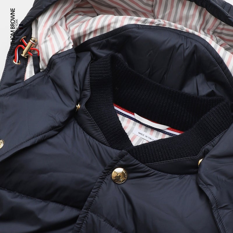 톰브라운 23FW MATTE 나일론 4바 스트라이프 후드 패딩 NV