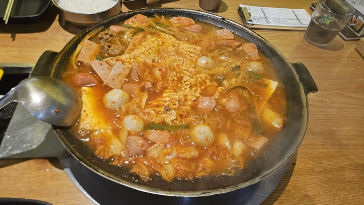 잠실 롯데타워몰) 오뎅식당 - 국물이 시원한 맛있는 부대찌개 잠실 롯데타워몰) 오뎅식당 - 국물이 시원한 맛있는 부대찌개