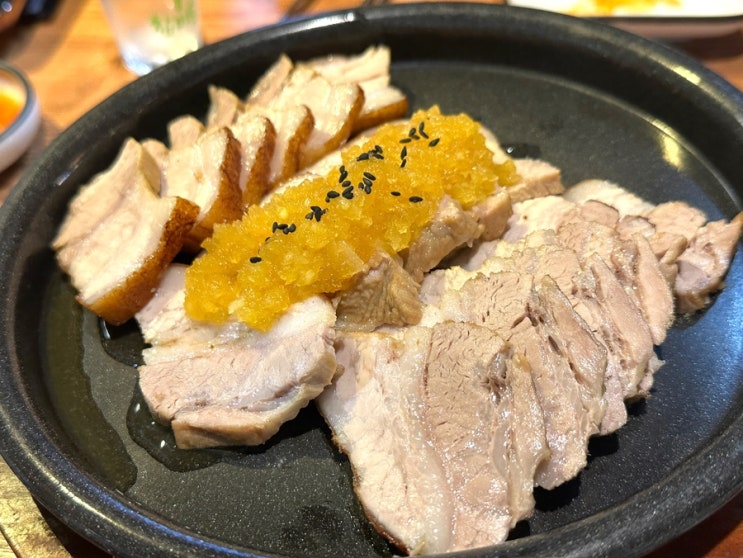  양재역 보쌈족발 맛집 마늘이 듬뿍 올라간 돈통마늘보쌈 냠