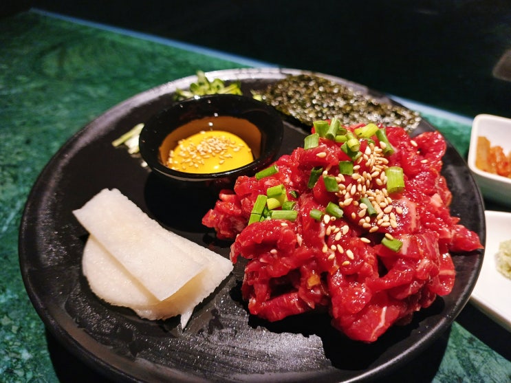  부산 서면 육회 분위기 있는 맛집 신선한 육회가 있는 날곳