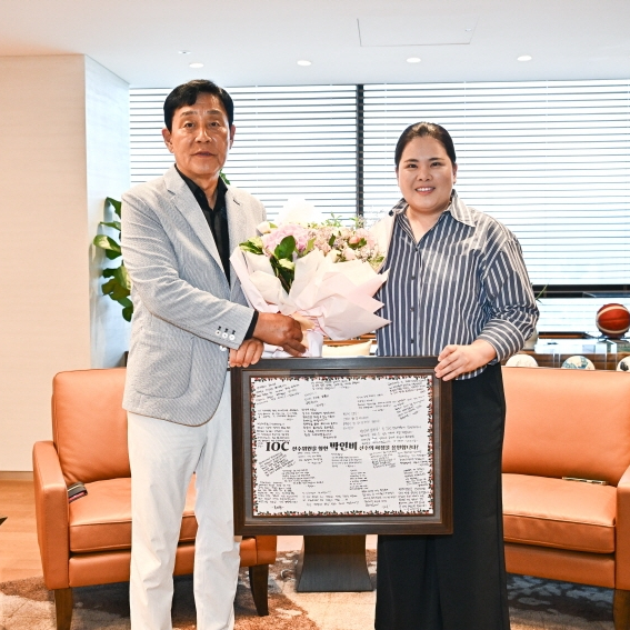  KLPGA 김정태 회장, IOC 선수위원 도전하는 박인비 직접 만나 격려