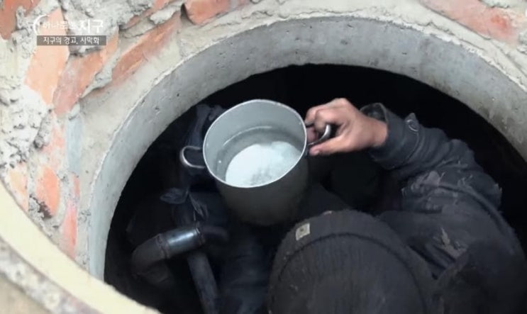 맨홀 뚜껑이 현관문? 맨홀 하나당 4~5명씩 살고 있는 심각한 몽골 상황