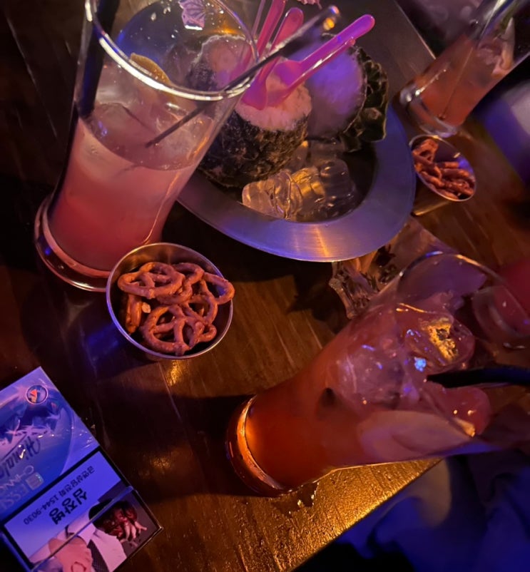 [홍대 술집] 실내흡연 되는 힙한 감성 술집 칵테일바 “언더그라운드” 방문!