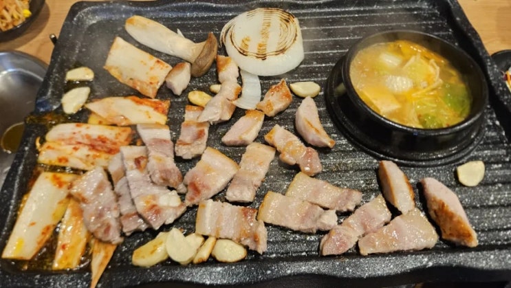 푸짐한 쌈이 나오는 집밥처럼 깔끔한 오목교역맛집...목동삼겹살 '지리산복돼지' 푸짐한 쌈이 나오는 집밥처럼 깔끔한 오목교역맛집...목동삼겹살 '지리산복돼지'