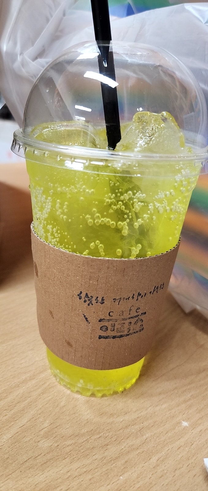  피곤함을 날려주는 맛 안국역 근처 카페 이리스 음료 얼박사 추천후기